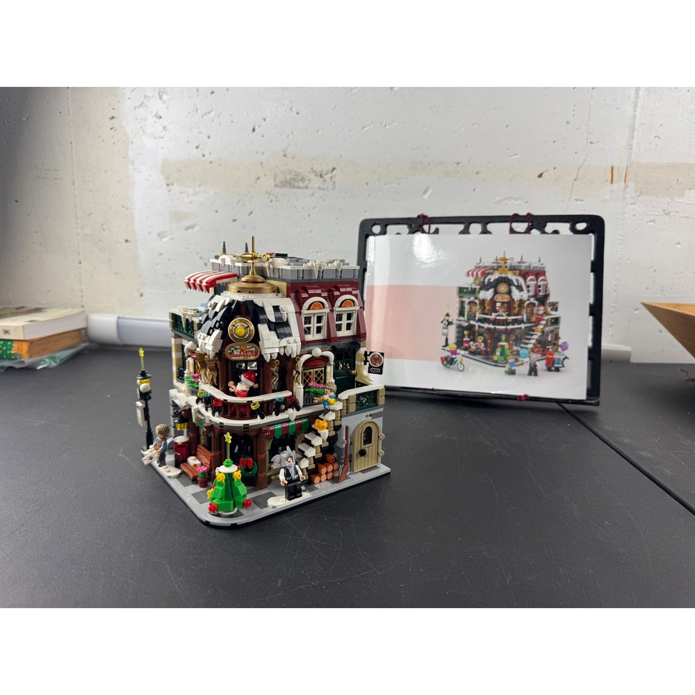 Winter Village Christmas Toy Shop Building Set Modular House with Instructions